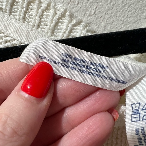 Boston Terrier Aeropostale Women's Cream Sweater with Dog Design, size M, EUC - Picture 5 of 5